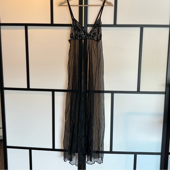 Vintage Made In USA nylon Lingerie slip. Size medium - Picture 1 of 12